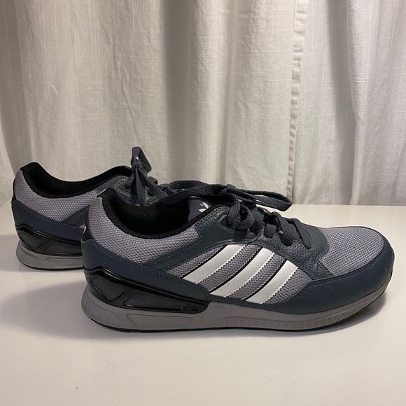 Like New Men’s Adidas ZX95 Sneakers - Picture 3 of 10